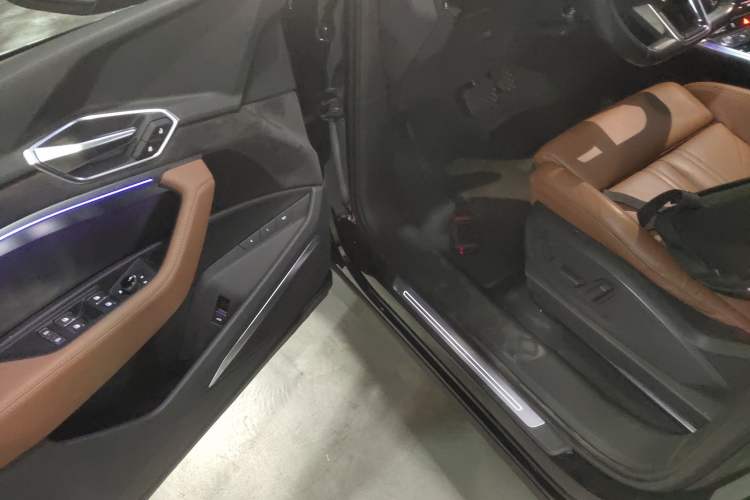 Used Audi e-tron 2019 55 quattro Technology Edition Driver Seat