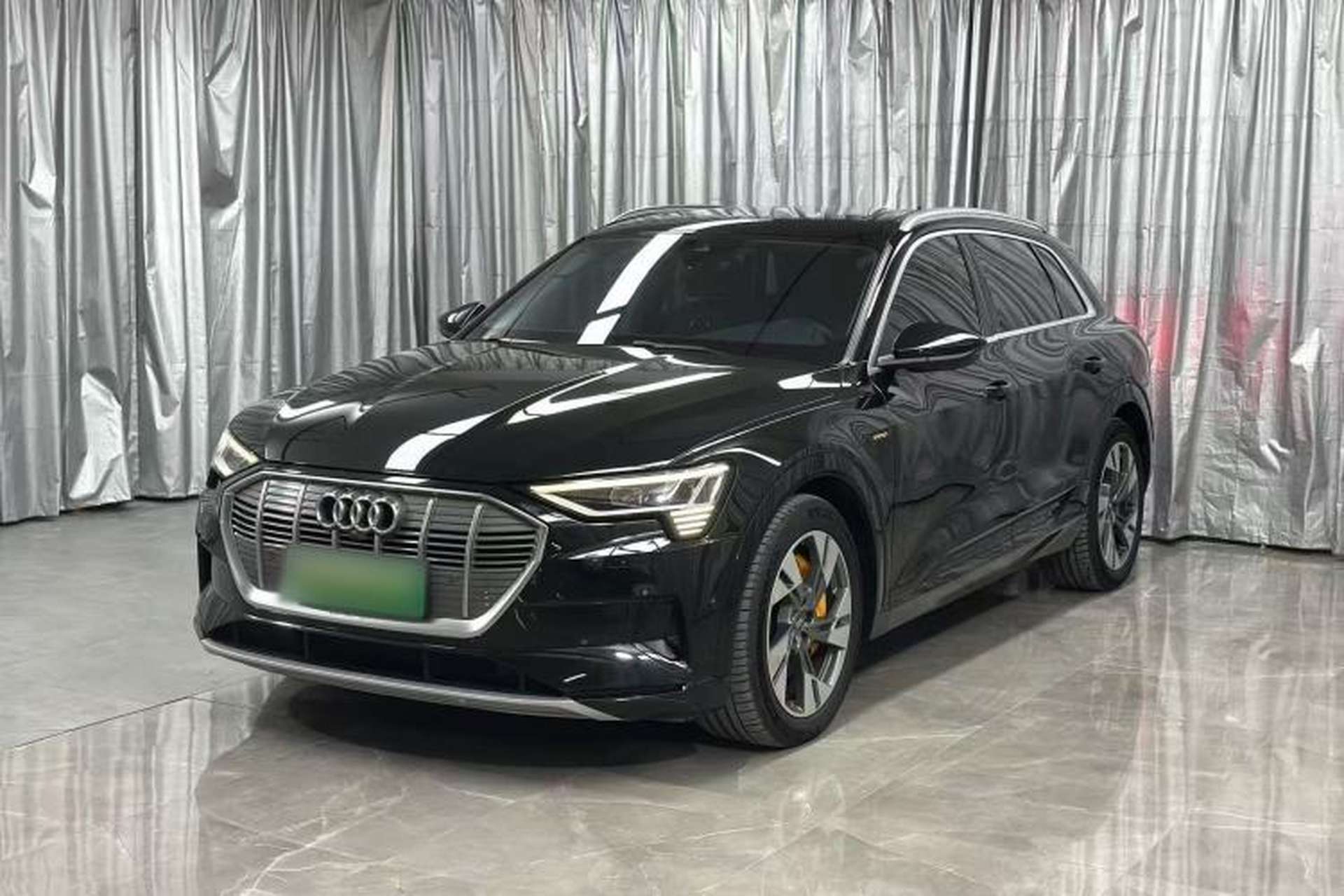 Used Audi e-tron 2019 55 quattro Fashion Edition Front Left 45 Deg
