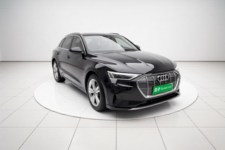 Used Audi e-tron 2019 55 quattro Fashion Edition Front Right 45 Deg