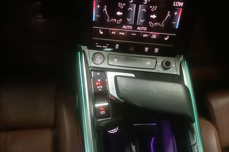 Used Audi e-tron 2019 55 quattro Technology Edition Gear Lever
