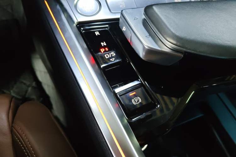 Used Audi e-tron 2019 55 quattro Technology Edition Gear Lever