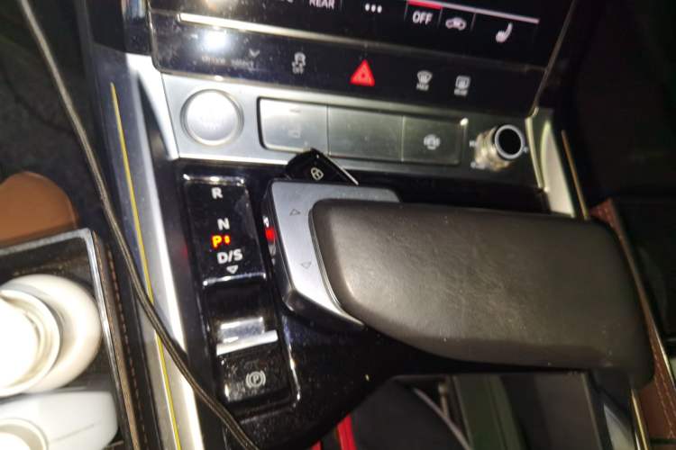 Used Audi e-tron 2019 55 quattro Fashion Edition Gear Lever