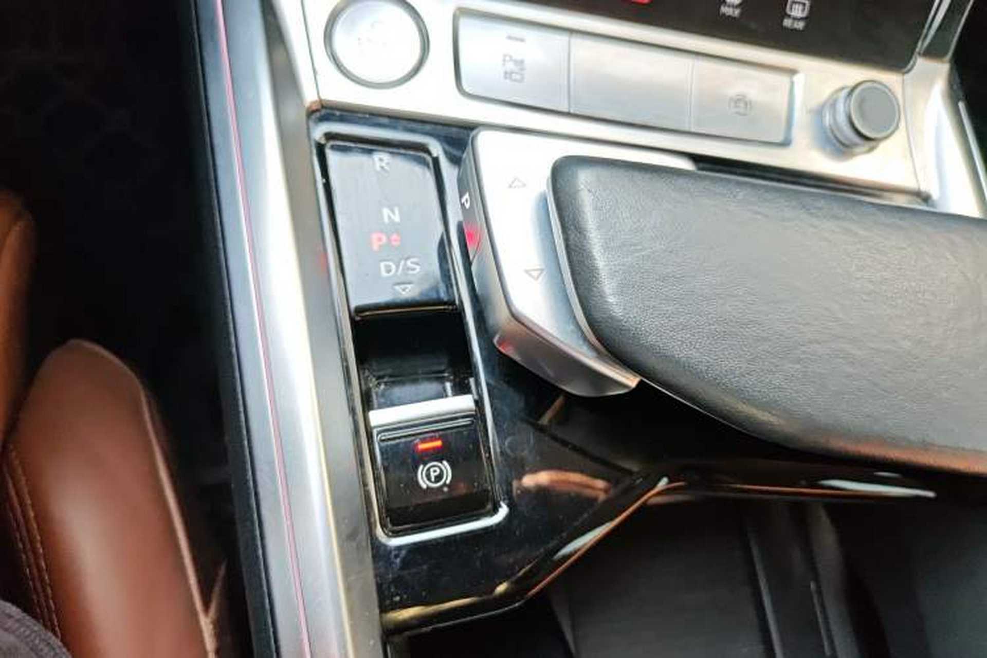 Used Audi e-tron 2019 55 quattro Technology Edition Gear Lever