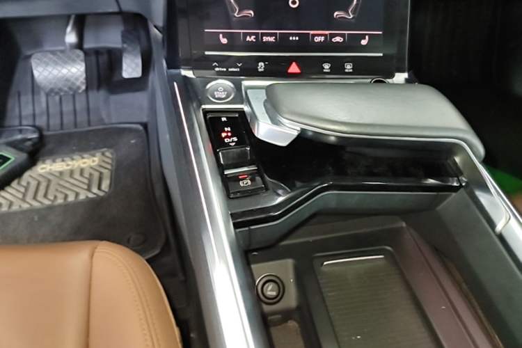 Used Audi e-tron 2019 55 quattro Technology Edition Gear Lever