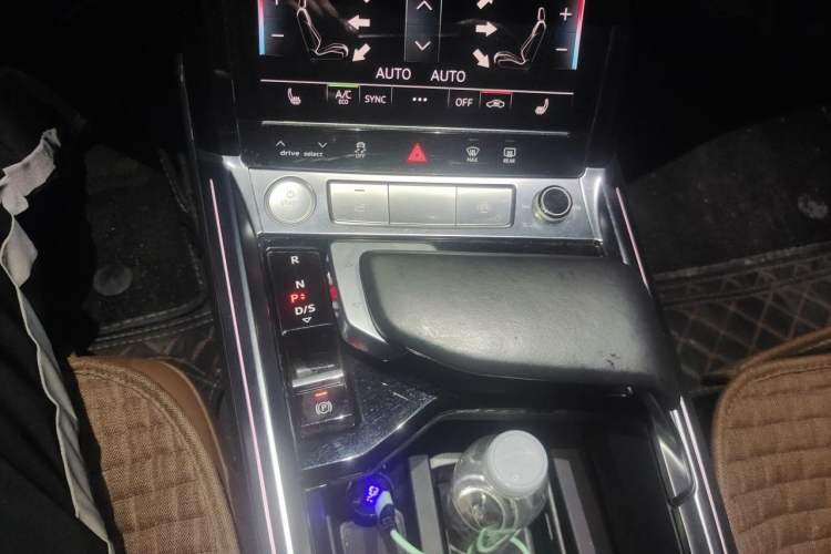 Used Audi e-tron 2019 55 quattro Technology Edition Gear Lever