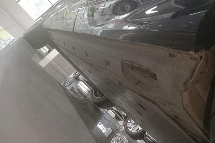 Used Audi e-tron 2019 55 quattro Technology Edition Left Side Sill