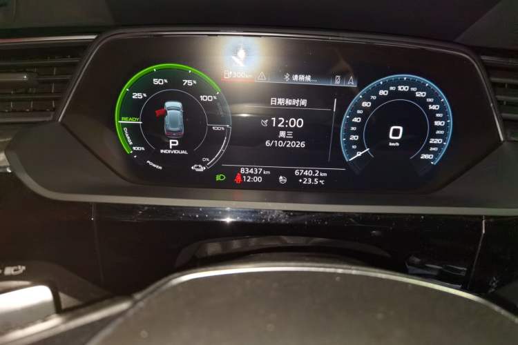 Used Audi e-tron 2019 55 quattro Fashion Edition Odometer Close Up