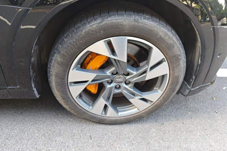 Used Audi e-tron 2019 55 quattro Fashion Edition Right Front Wheel Hub