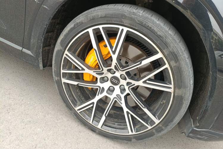 Used Audi e-tron 2019 55 quattro Technology Edition Right Front Wheel Hub