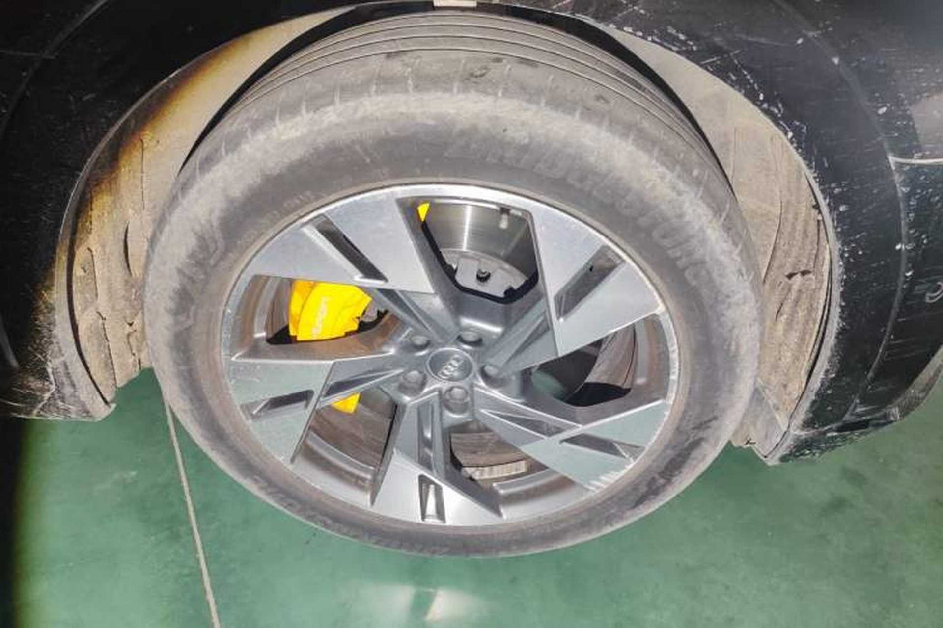 Used Audi e-tron 2019 55 quattro Technology Edition Right Front Wheel Hub
