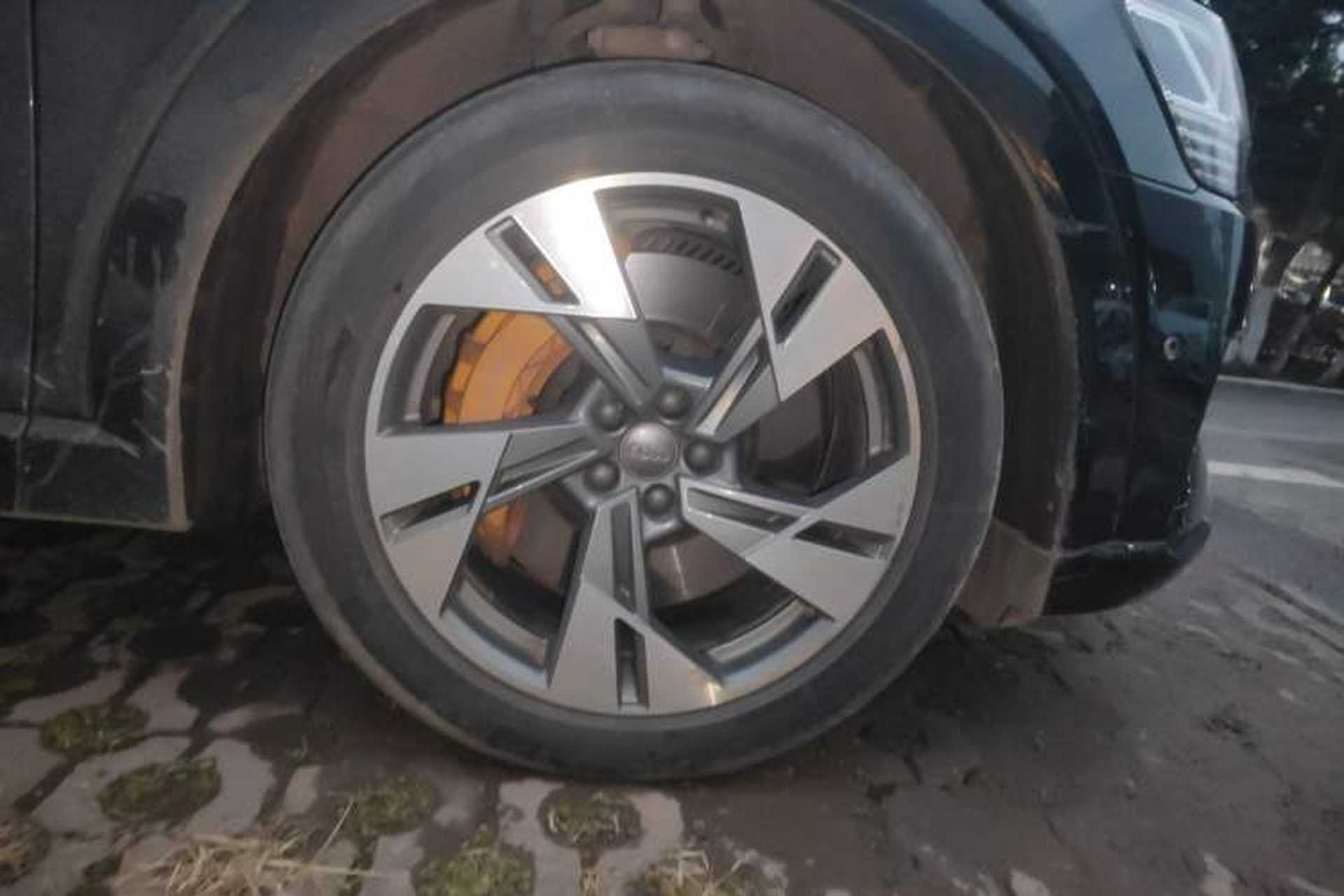 Used Audi e-tron 2019 55 quattro Fashion Edition Right Front Wheel Hub