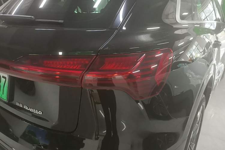 Used Audi e-tron 2019 55 quattro Technology Edition Right Rear Taillight