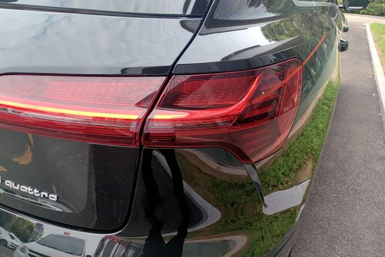 Used Audi e-tron 2019 55 quattro Fashion Edition Right Rear Taillight