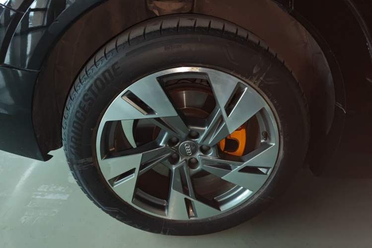 Used Audi e-tron 2019 55 quattro Technology Edition Right Rear Wheel Hub