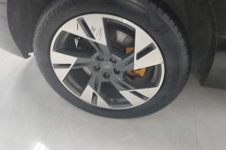 Used Audi e-tron 2019 55 quattro Fashion Edition Right Rear Wheel Hub