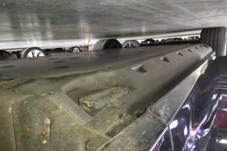 Used Audi e-tron 2019 55 quattro Technology Edition Right Side Sill