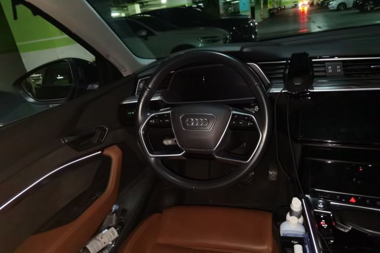 Used Audi e-tron 2019 55 quattro Fashion Edition Steering Wheel
