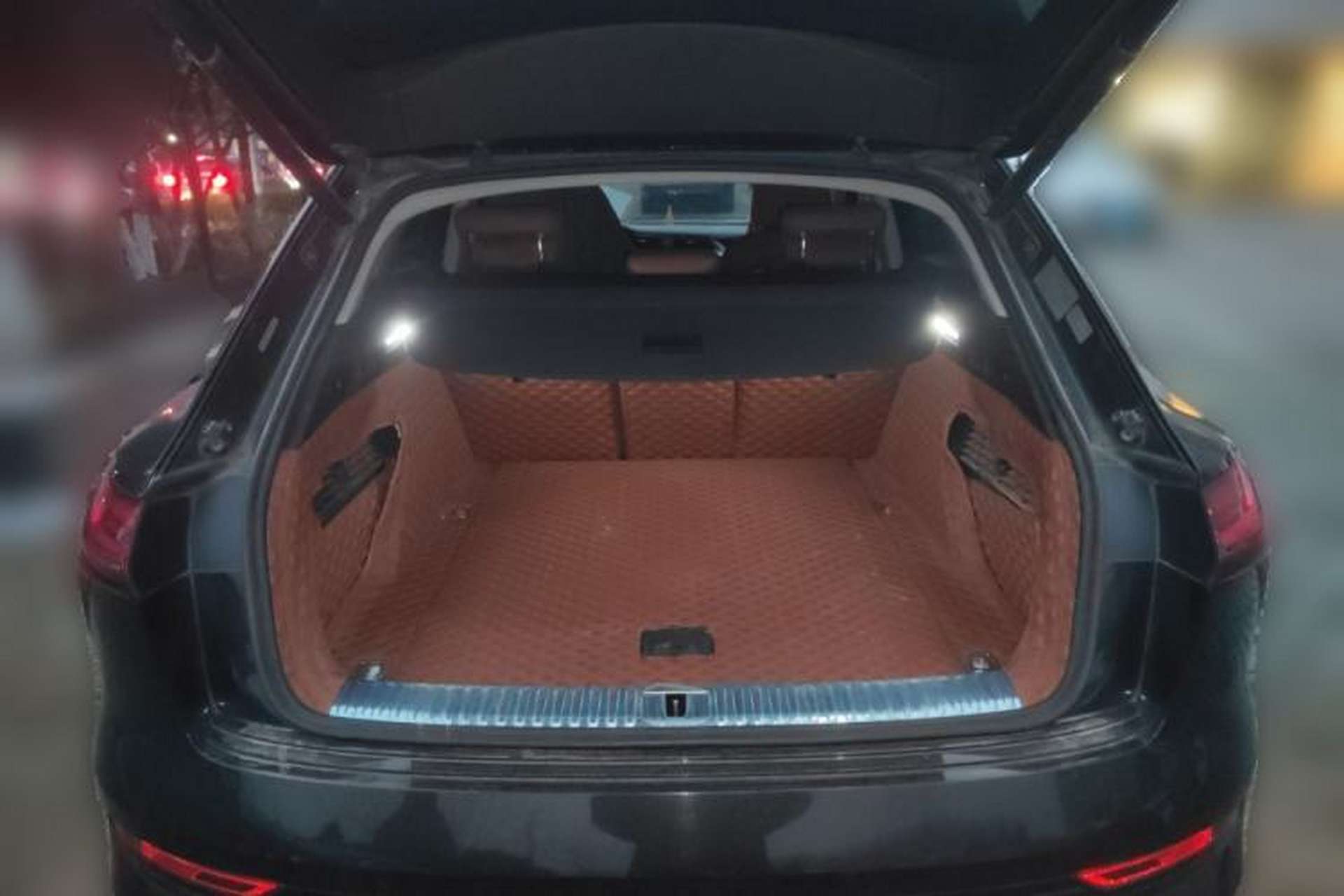 Used Audi e-tron 2019 55 quattro Fashion Edition Trunk