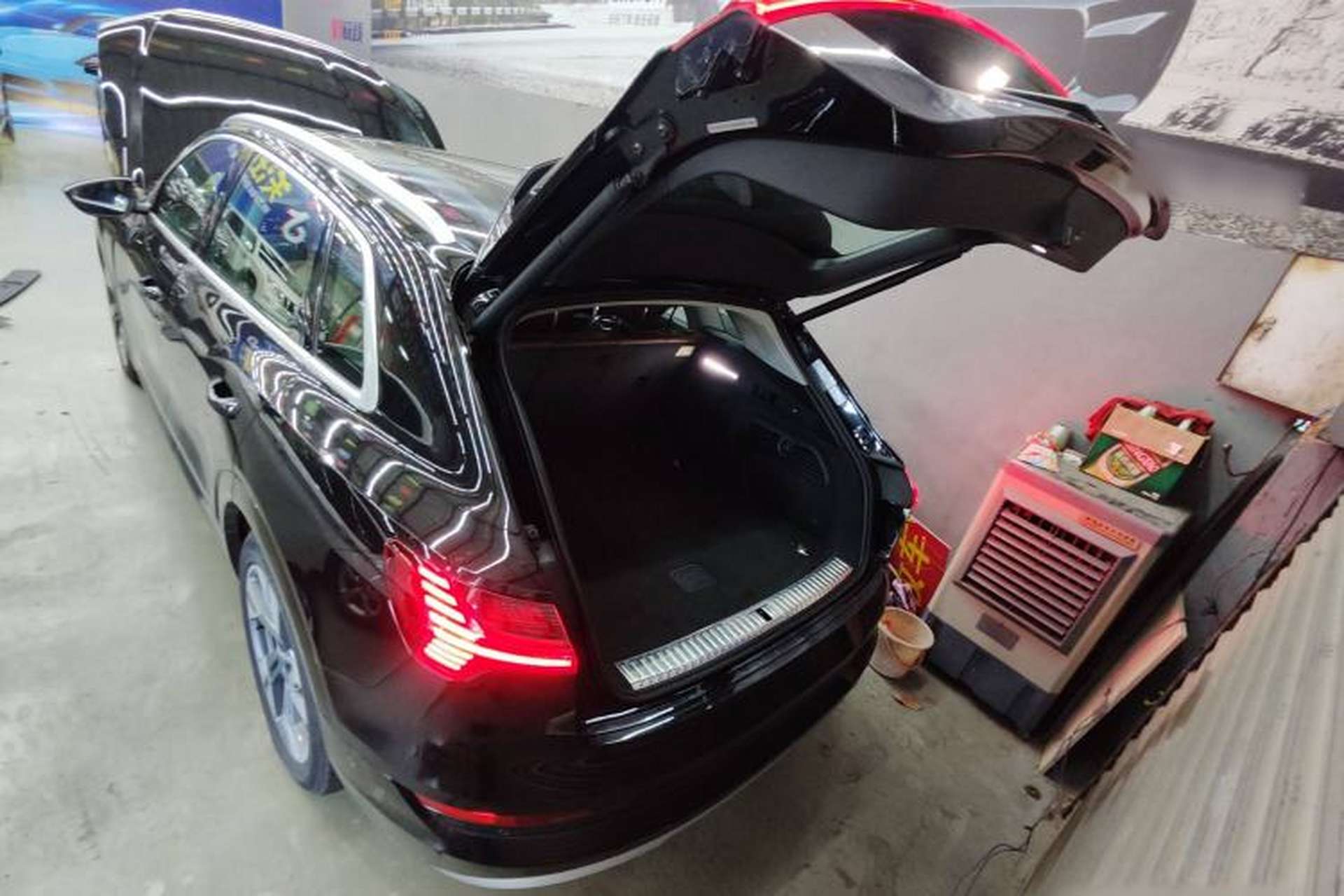Used Audi e-tron 2019 55 quattro Technology Edition Trunk