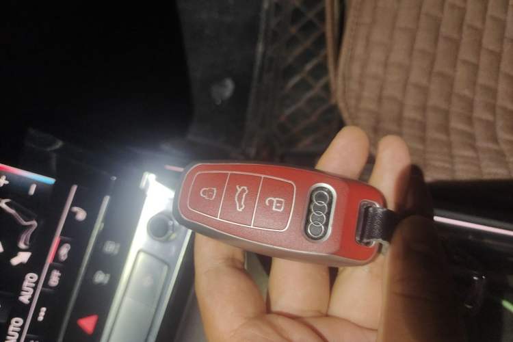 Used Audi e-tron 2019 55 quattro Technology Edition Vehicle Key