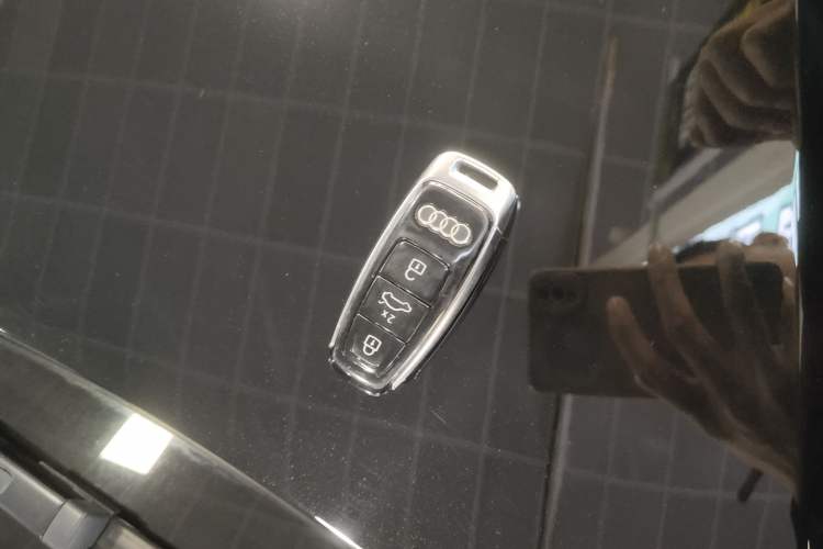 Used Audi e-tron 2019 55 quattro Technology Edition Vehicle Key