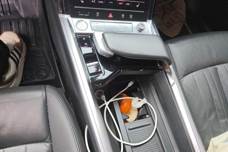 Used Audi e-tron 2019 55 quattro Fashion Edition Gear Lever