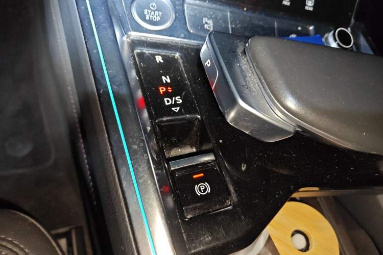 Used Audi e-tron 2019 55 quattro Technology Edition Gear Lever