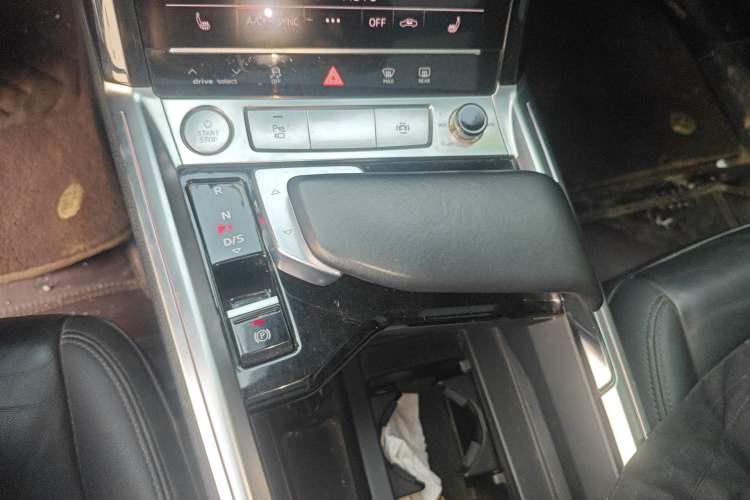 Used Audi e-tron 2019 55 quattro Fashion Edition Gear Lever