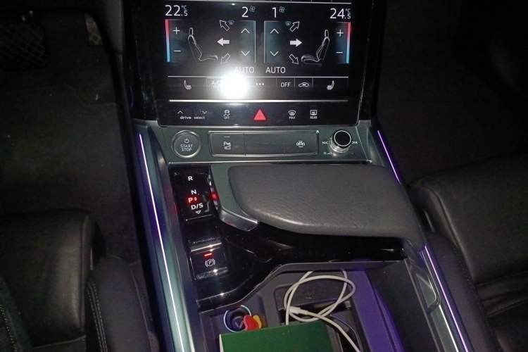 Used Audi e-tron 2019 55 quattro Technology Edition Gear Lever