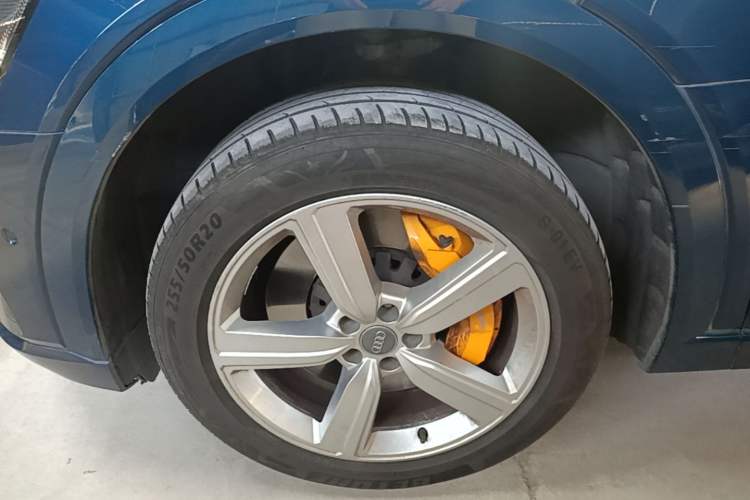 Used Audi e-tron 2019 55 quattro Fashion Edition Left Front Wheel Hub