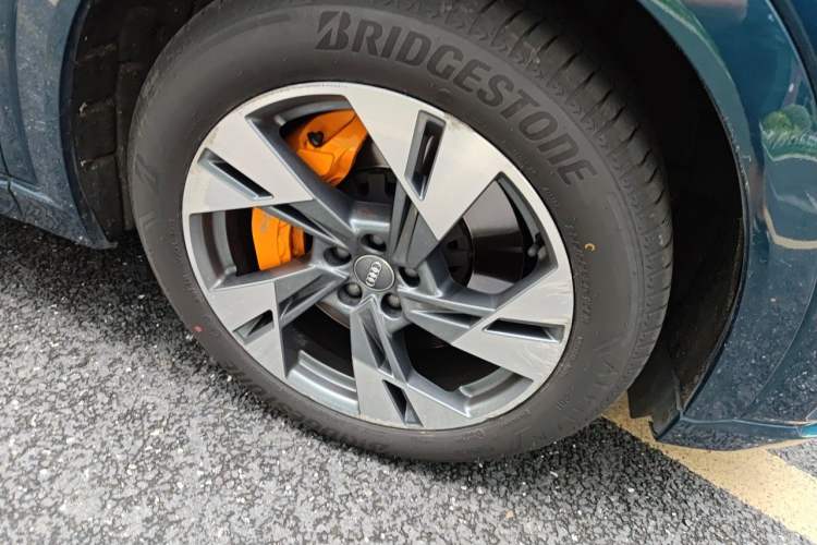 Used Audi e-tron 2019 55 quattro Fashion Edition Right Front Wheel Hub