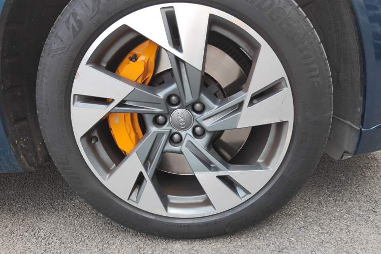 Used Audi e-tron 2019 55 quattro Fashion Edition Right Front Wheel Hub
