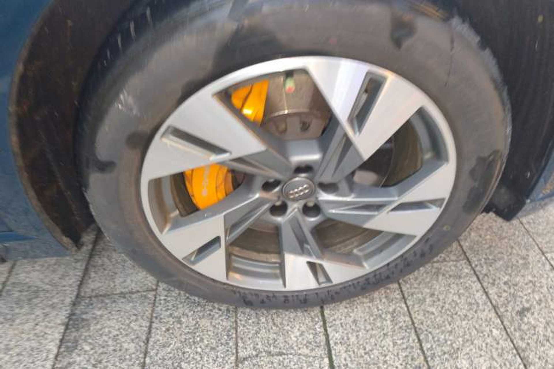 Used Audi e-tron 2019 55 quattro Technology Edition Right Front Wheel Hub