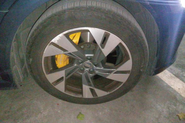 Used Audi e-tron 2019 55 quattro Technology Edition Right Front Wheel Hub