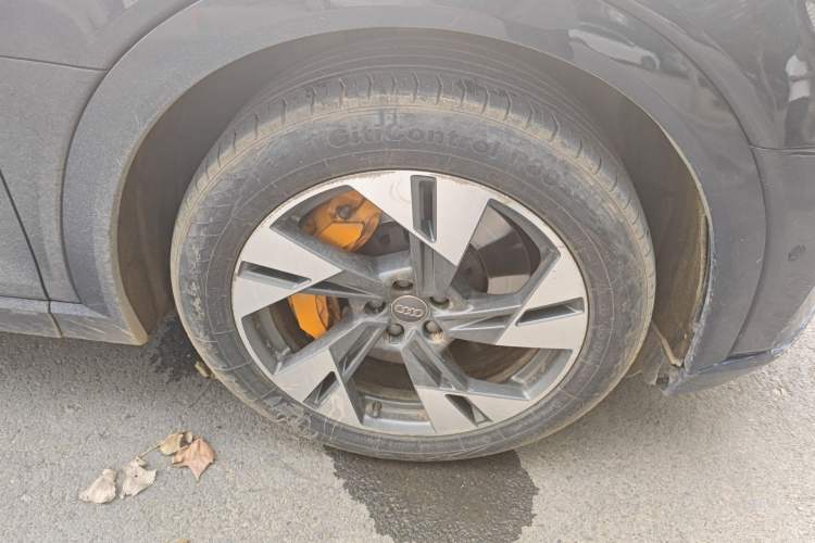 Used Audi e-tron 2019 55 quattro Fashion Edition Right Front Wheel Hub