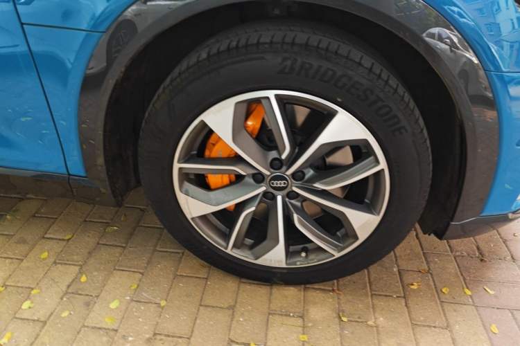 Used Audi e-tron 2019 55 quattro Global Limited Edition Edition 1 Right Front Wheel Hub