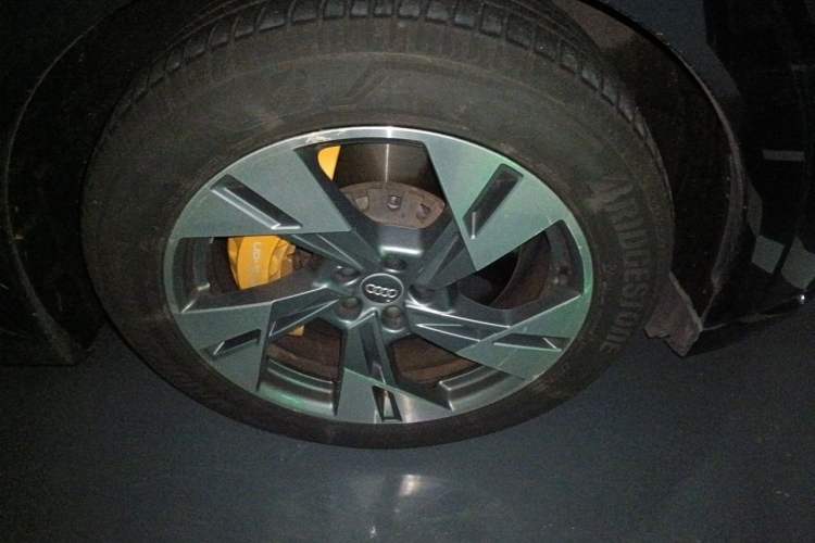 Used Audi e-tron 2019 55 quattro Technology Edition Right Front Wheel Hub