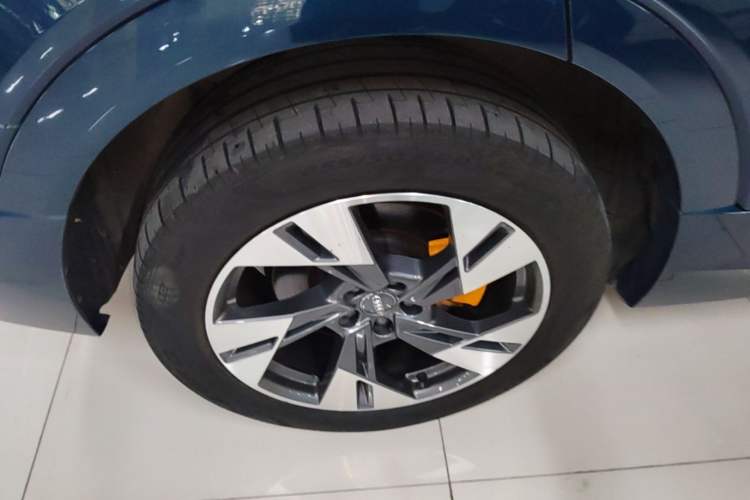 Used Audi e-tron 2019 55 quattro Fashion Edition Right Rear Wheel Hub