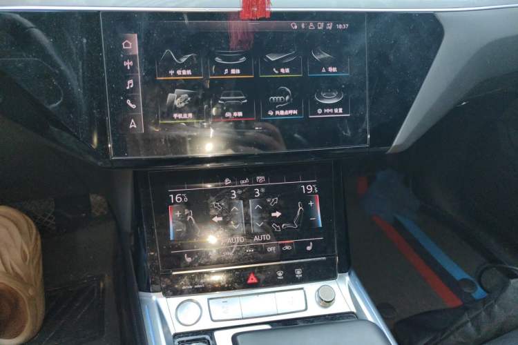 Used Audi e-tron 2019 55 quattro Technology Edition Audio And AC Panel