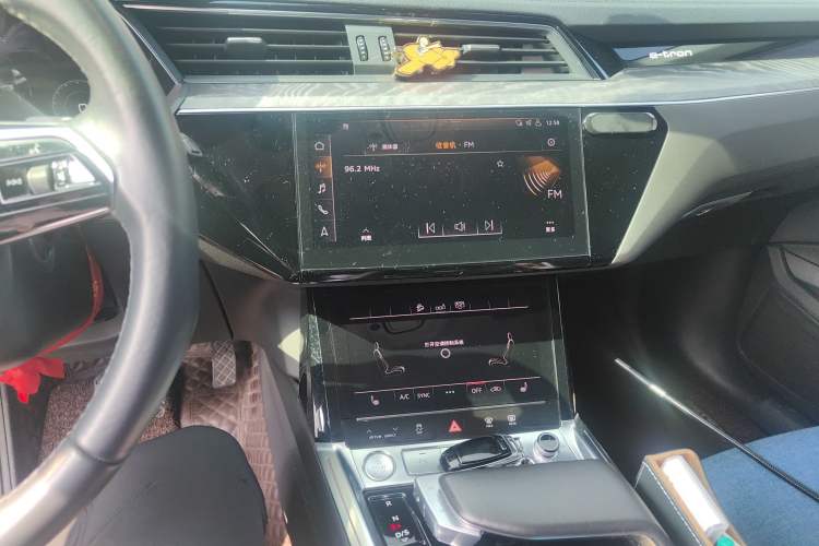 Used Audi e-tron 2019 55 quattro Fashion Edition Audio And AC Panel