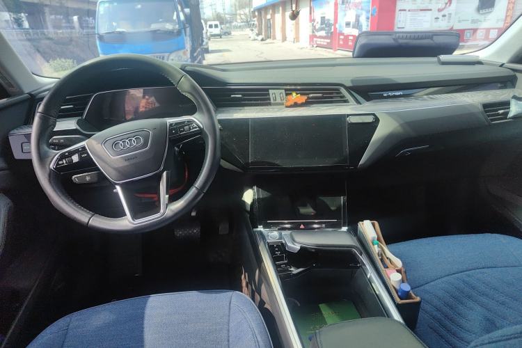 Used Audi e-tron 2019 55 quattro Fashion Edition Center Console