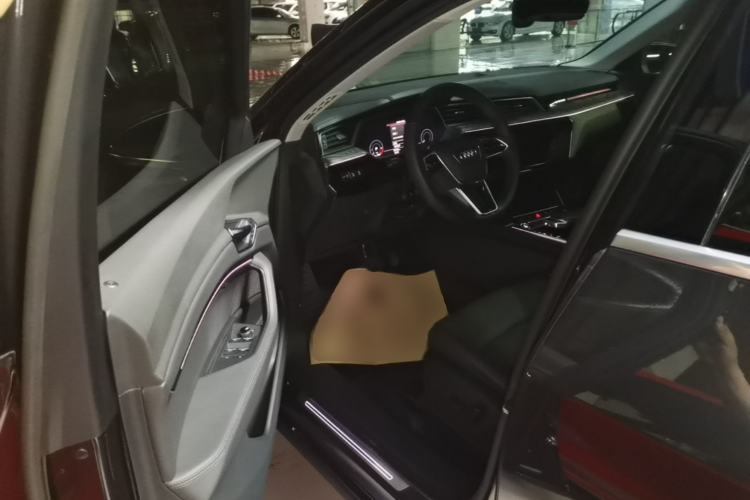 Used Audi e-tron 2019 55 quattro Fashion Edition Driver Seat