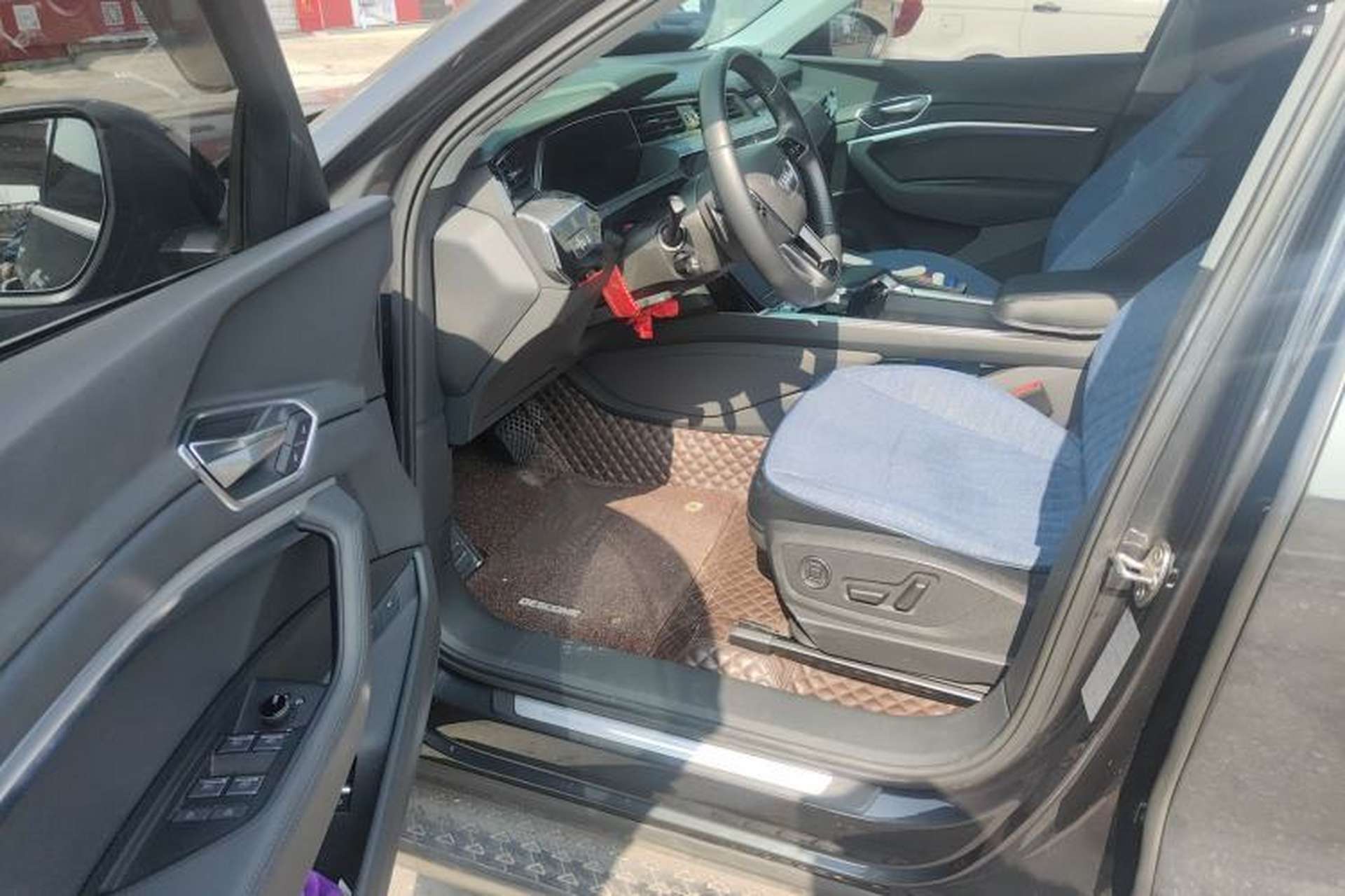 Used Audi e-tron 2019 55 quattro Fashion Edition Driver Seat