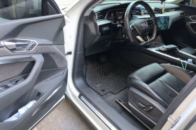 Used Audi e-tron 2019 55 quattro Technology Edition Driver Seat