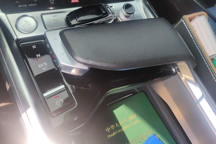 Used Audi e-tron 2019 55 quattro Fashion Edition Gear Lever