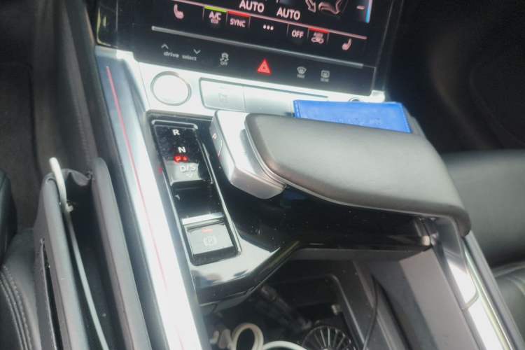 Used Audi e-tron 2019 55 quattro Technology Edition Gear Lever