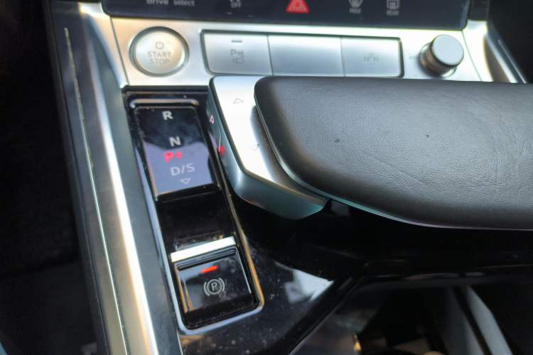 Used Audi e-tron 2019 55 quattro Technology Edition Gear Lever
