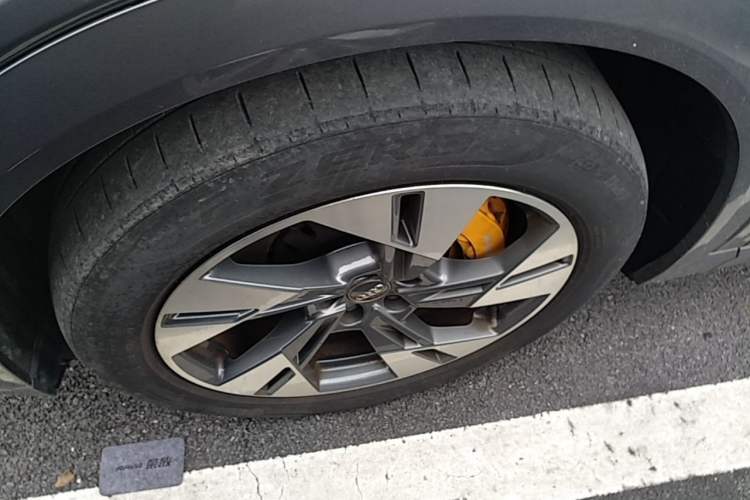 Used Audi e-tron 2019 55 quattro Technology Edition Left Front Wheel Hub