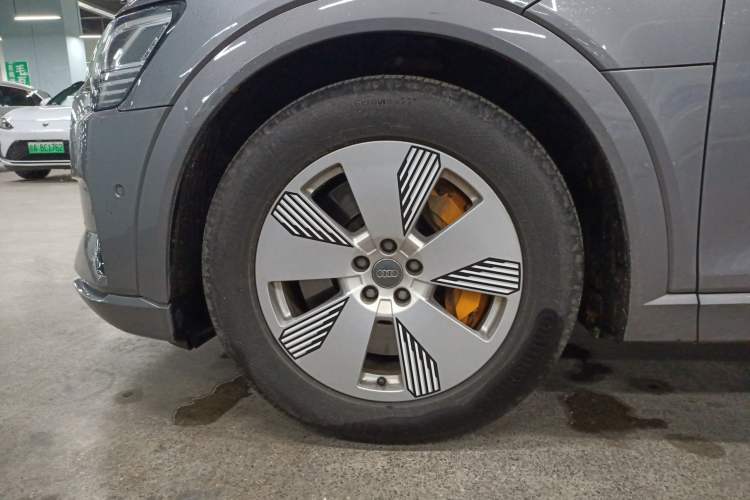 Used Audi e-tron 2019 55 quattro Fashion Edition Left Front Wheel Hub