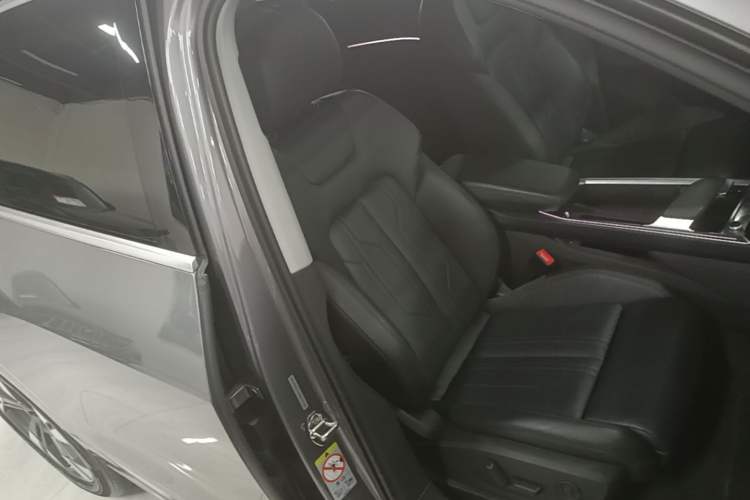 Used Audi e-tron 2019 55 quattro Technology Edition Right Front Seat